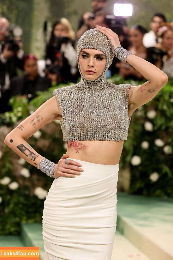 Cara Delevingne / CaraDelevingneOfficialPage / caradelevingne / https: слитое фото фото #1331