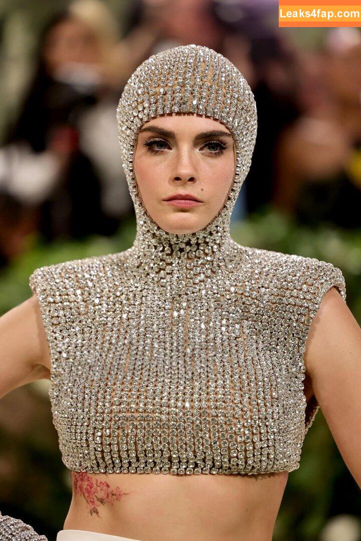 Cara Delevingne / CaraDelevingneOfficialPage / caradelevingne / https: слитое фото фото #1333