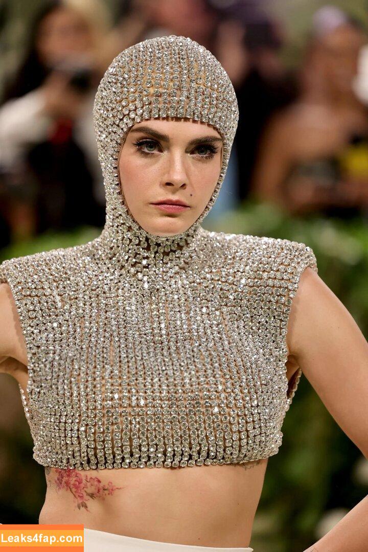 Cara Delevingne / CaraDelevingneOfficialPage / caradelevingne / https: слитое фото фото #1334