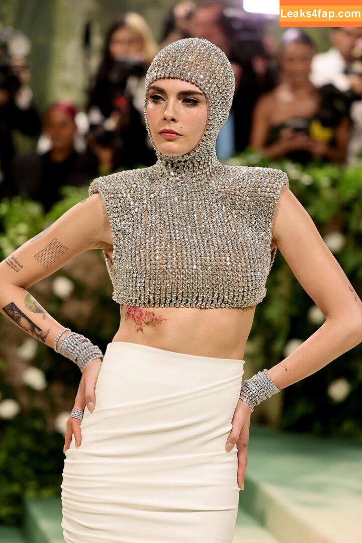 Cara Delevingne / CaraDelevingneOfficialPage / caradelevingne / https: слитое фото фото #1335