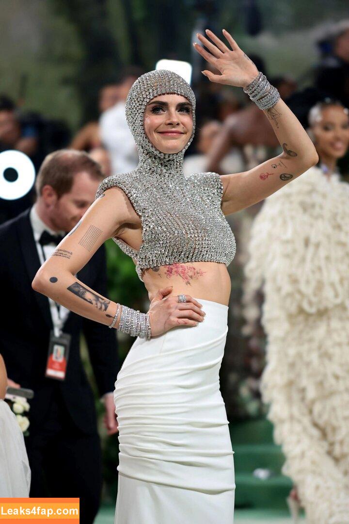 Cara Delevingne / CaraDelevingneOfficialPage / caradelevingne / https: слитое фото фото #1336