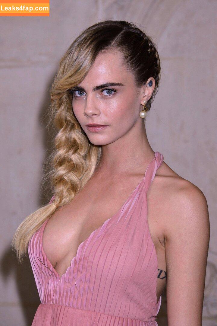 Cara Delevingne / CaraDelevingneOfficialPage / caradelevingne / https: слитое фото фото #1343