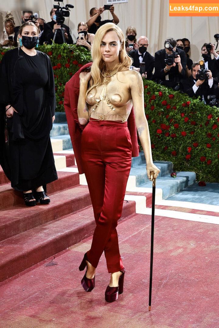 Cara Delevingne / CaraDelevingneOfficialPage / caradelevingne / https: слитое фото фото #1347