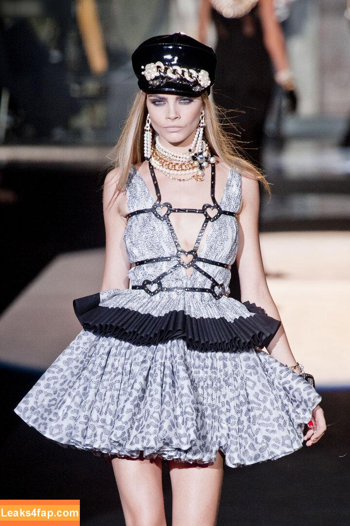 Cara Delevingne / CaraDelevingneOfficialPage / caradelevingne / https: слитое фото фото #1371