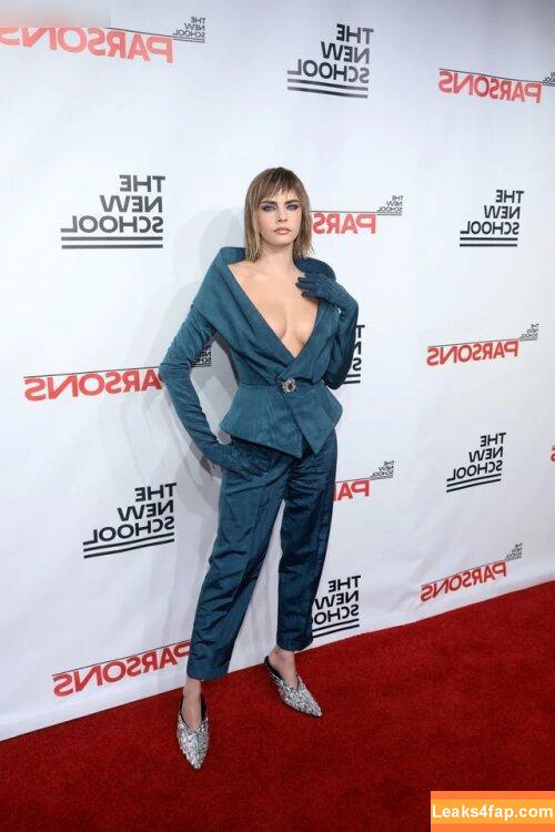 Cara Delevingne / CaraDelevingneOfficialPage / caradelevingne / https: слитое фото фото #1377