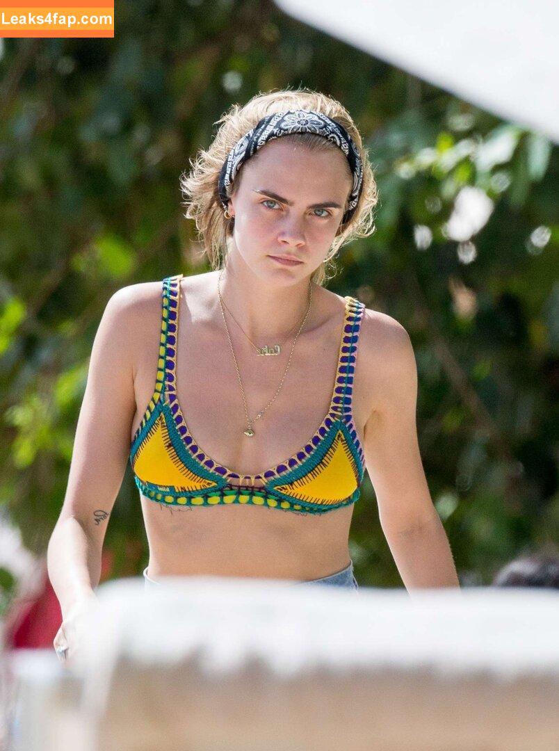 Cara Delevingne / CaraDelevingneOfficialPage / caradelevingne / https: слитое фото фото #1447