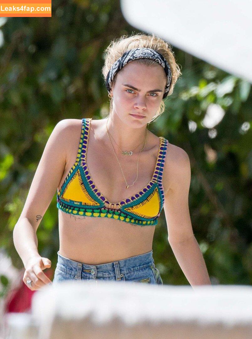 Cara Delevingne / CaraDelevingneOfficialPage / caradelevingne / https: слитое фото фото #1452