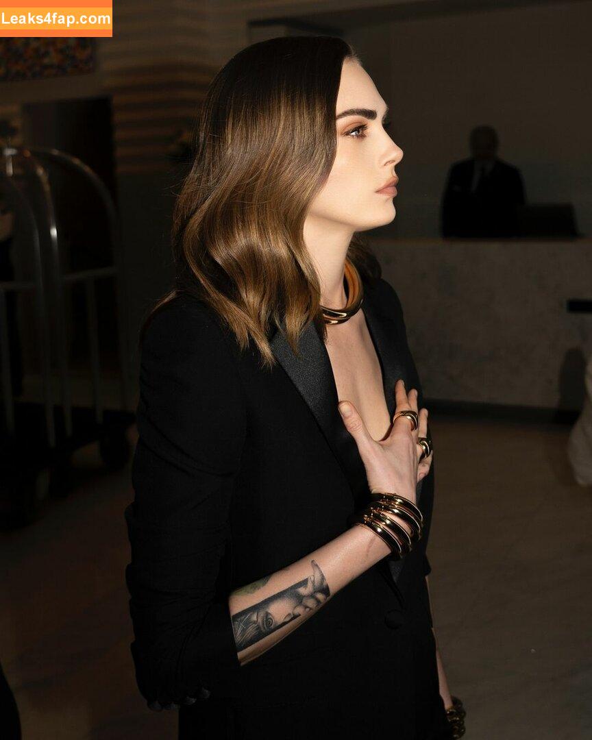 Cara Delevingne / CaraDelevingneOfficialPage / caradelevingne / https: слитое фото фото #1456