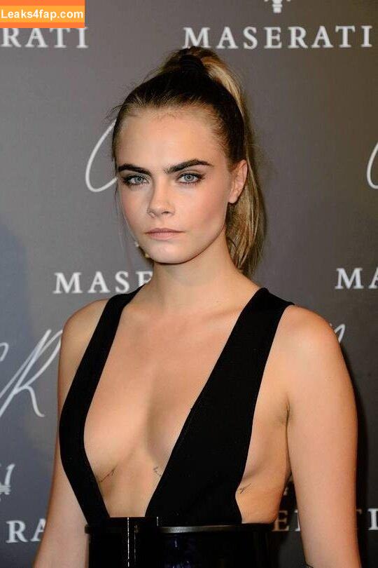 Cara Delevingne / CaraDelevingneOfficialPage / caradelevingne / https: слитое фото фото #1473