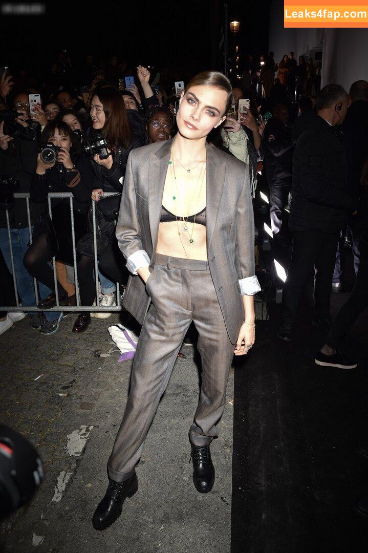 Cara Delevingne / CaraDelevingneOfficialPage / caradelevingne / https: слитое фото фото #1519