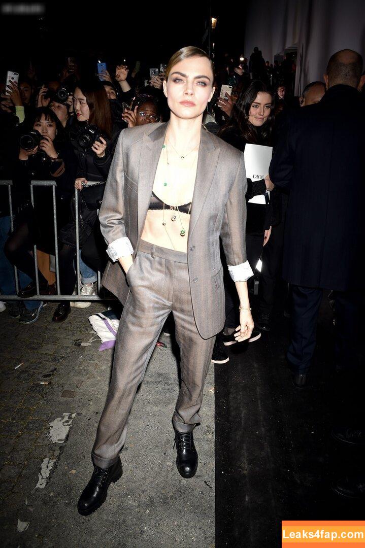 Cara Delevingne / CaraDelevingneOfficialPage / caradelevingne / https: leaked photo photo #1521