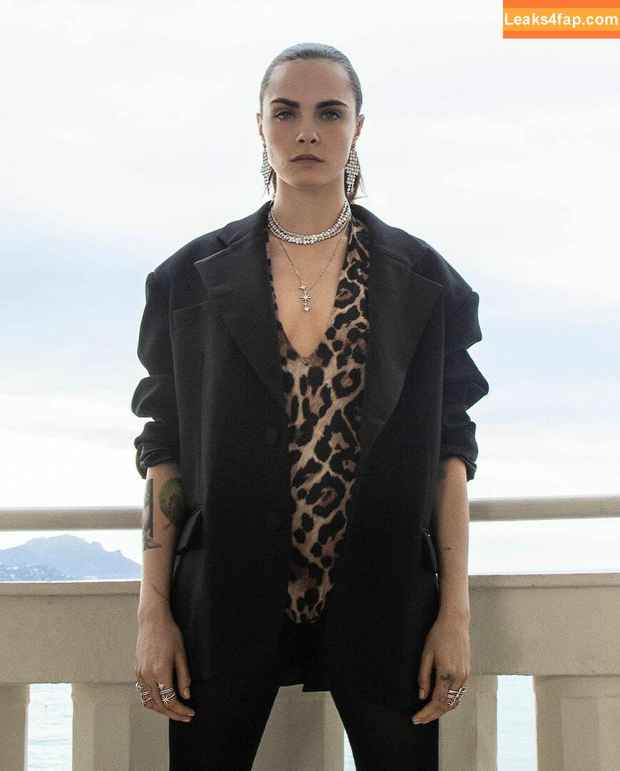 Cara Delevingne / CaraDelevingneOfficialPage / caradelevingne / https: слитое фото фото #1529