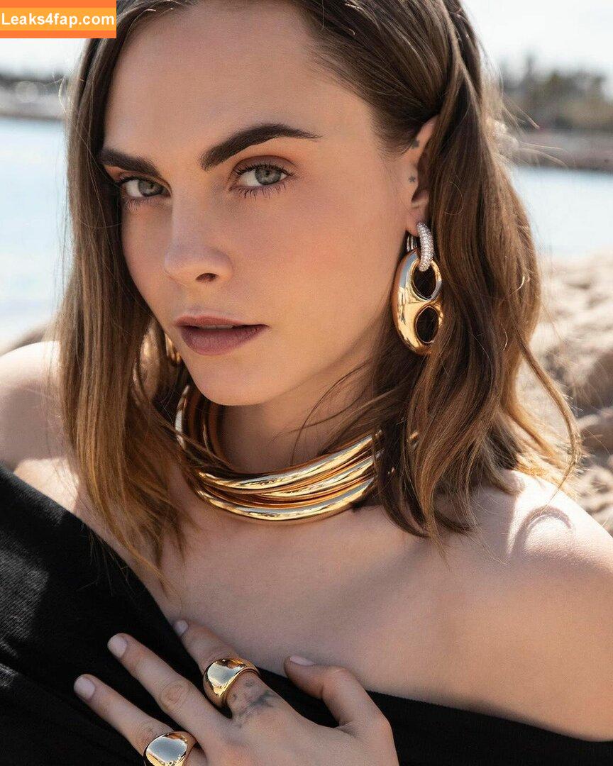 Cara Delevingne / CaraDelevingneOfficialPage / caradelevingne / https: слитое фото фото #1531