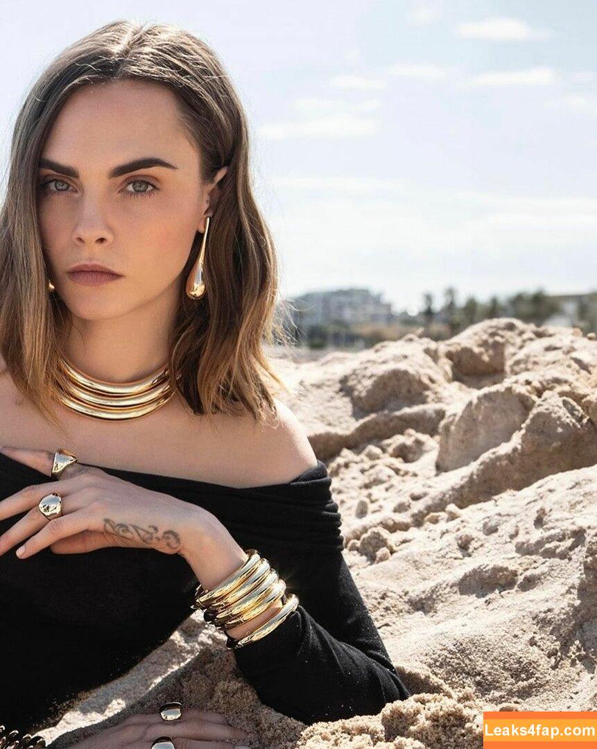 Cara Delevingne / CaraDelevingneOfficialPage / caradelevingne / https: слитое фото фото #1533