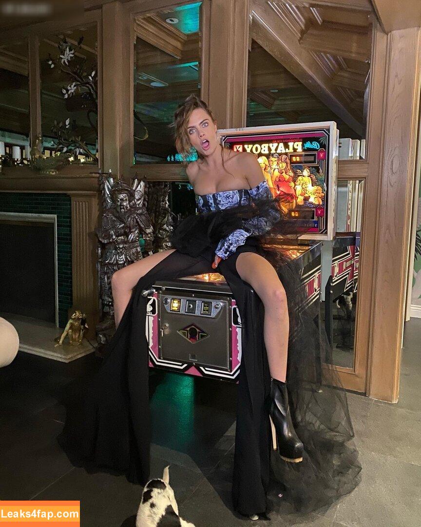 Cara Delevingne / CaraDelevingneOfficialPage / caradelevingne / https: слитое фото фото #1537