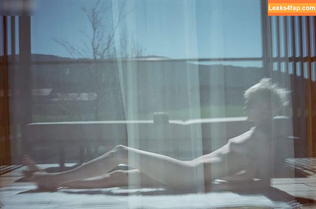 Cara Delevingne / CaraDelevingneOfficialPage / caradelevingne / https: слитое фото фото #1552