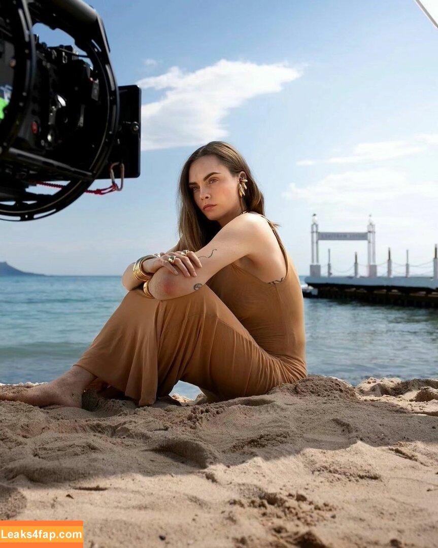 Cara Delevingne / CaraDelevingneOfficialPage / caradelevingne / https: слитое фото фото #1569