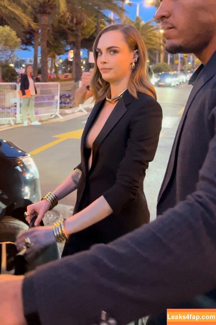 Cara Delevingne / CaraDelevingneOfficialPage / caradelevingne / https: слитое фото фото #1575