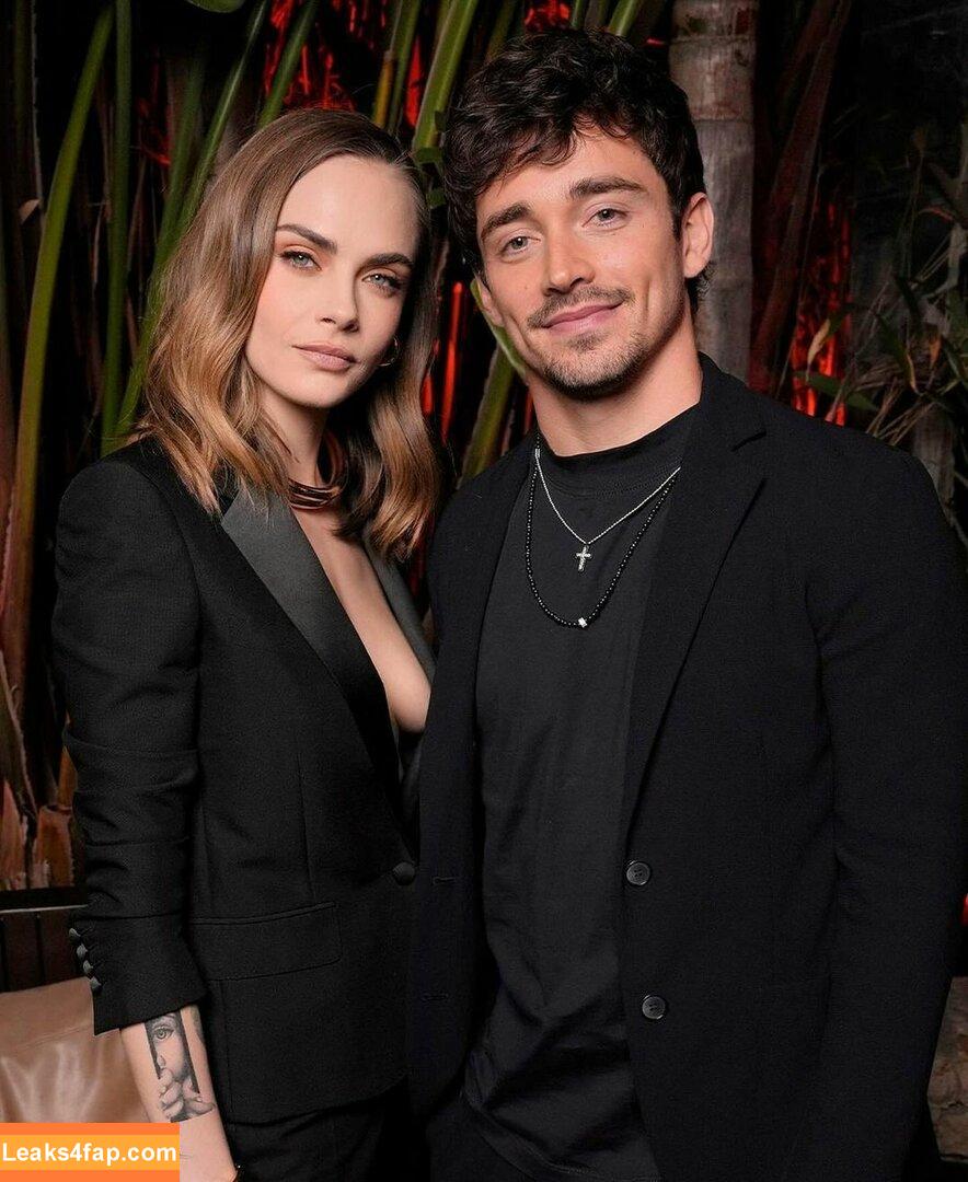 Cara Delevingne / CaraDelevingneOfficialPage / caradelevingne / https: слитое фото фото #1576