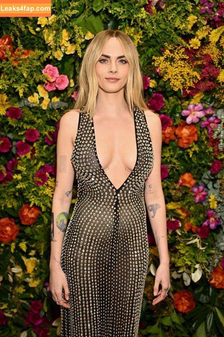 Cara Delevingne / CaraDelevingneOfficialPage / caradelevingne / https: слитое фото фото #1587