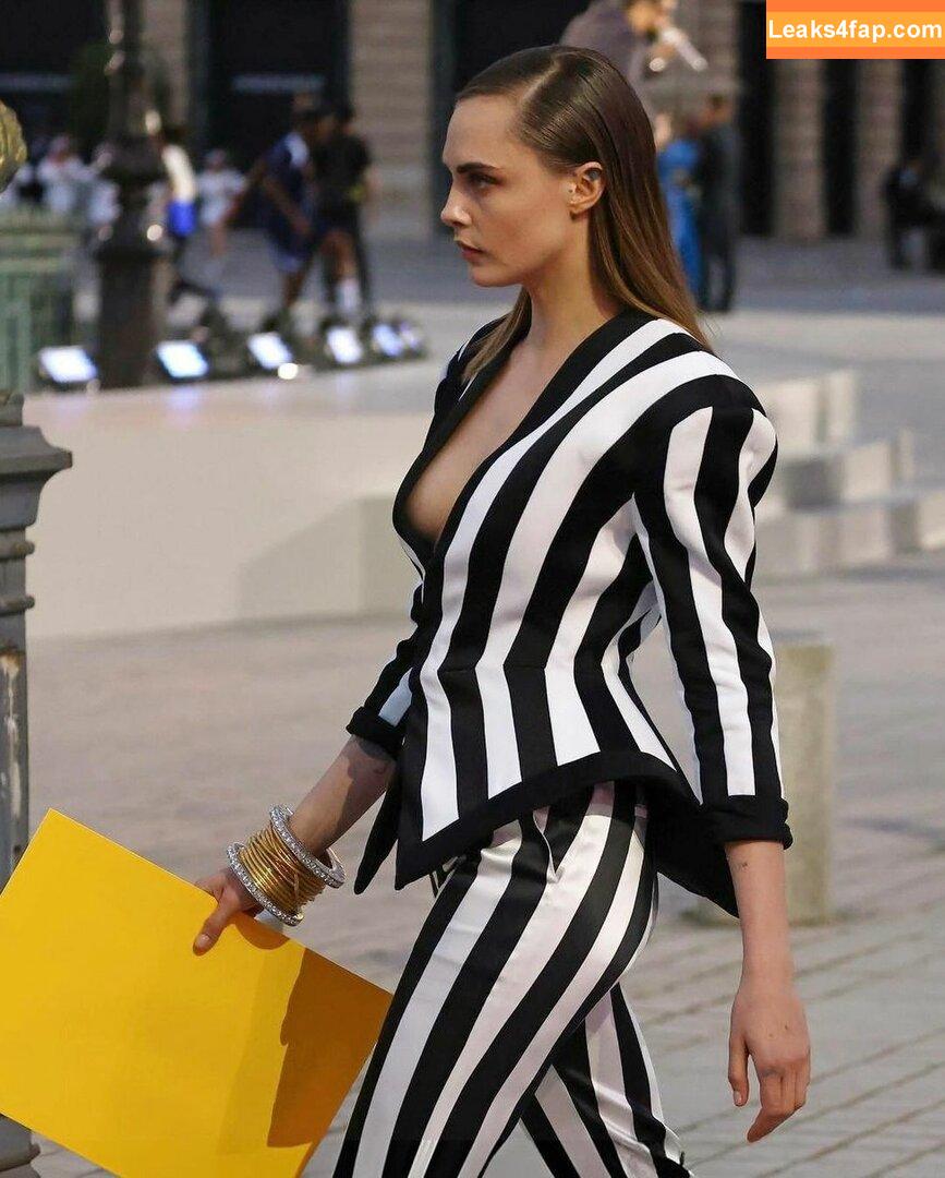 Cara Delevingne / CaraDelevingneOfficialPage / caradelevingne / https: слитое фото фото #1612