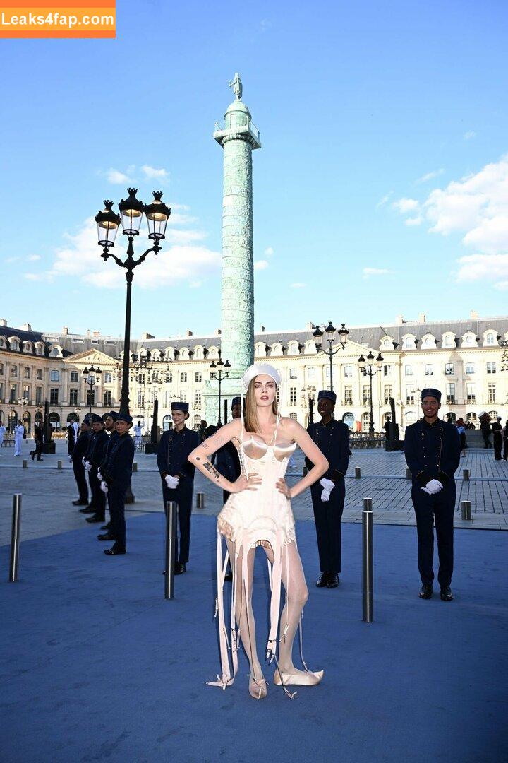 Cara Delevingne / CaraDelevingneOfficialPage / caradelevingne / https: слитое фото фото #1619