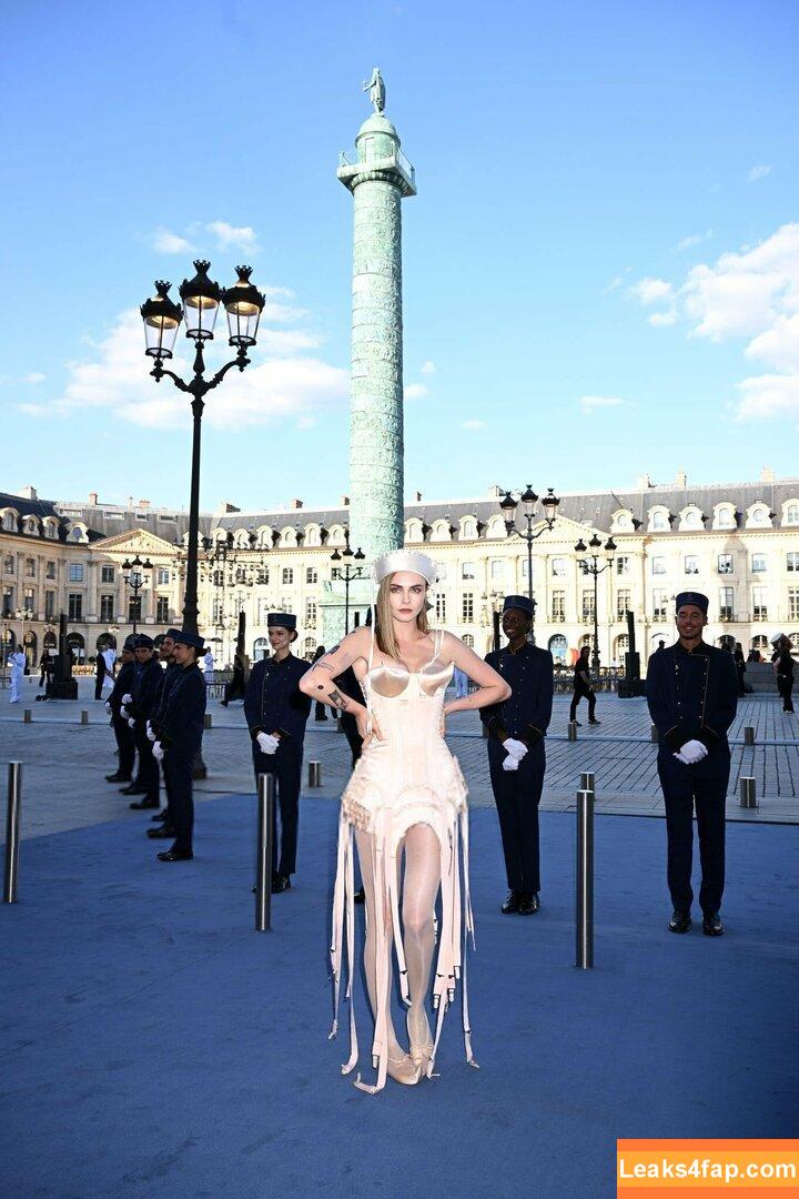 Cara Delevingne / CaraDelevingneOfficialPage / caradelevingne / https: слитое фото фото #1620