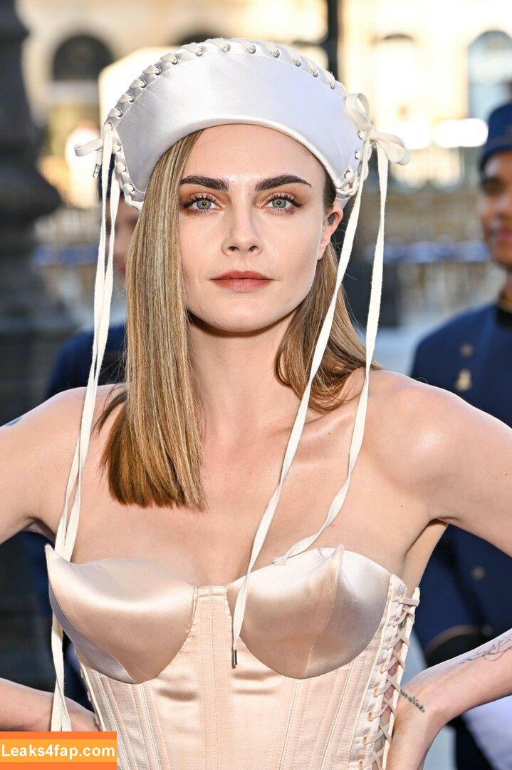 Cara Delevingne / CaraDelevingneOfficialPage / caradelevingne / https: слитое фото фото #1632