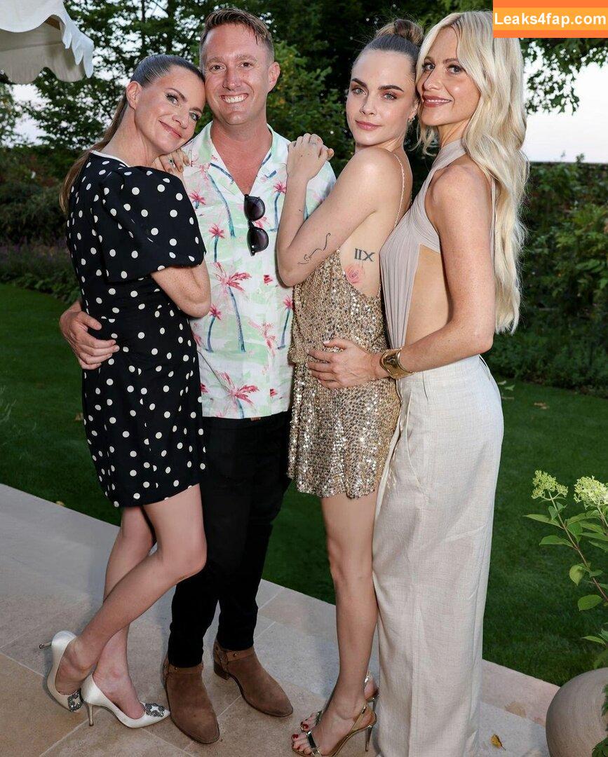 Cara Delevingne / CaraDelevingneOfficialPage / caradelevingne / https: слитое фото фото #1650