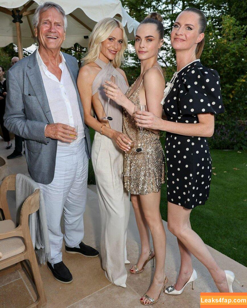 Cara Delevingne / CaraDelevingneOfficialPage / caradelevingne / https: слитое фото фото #1651