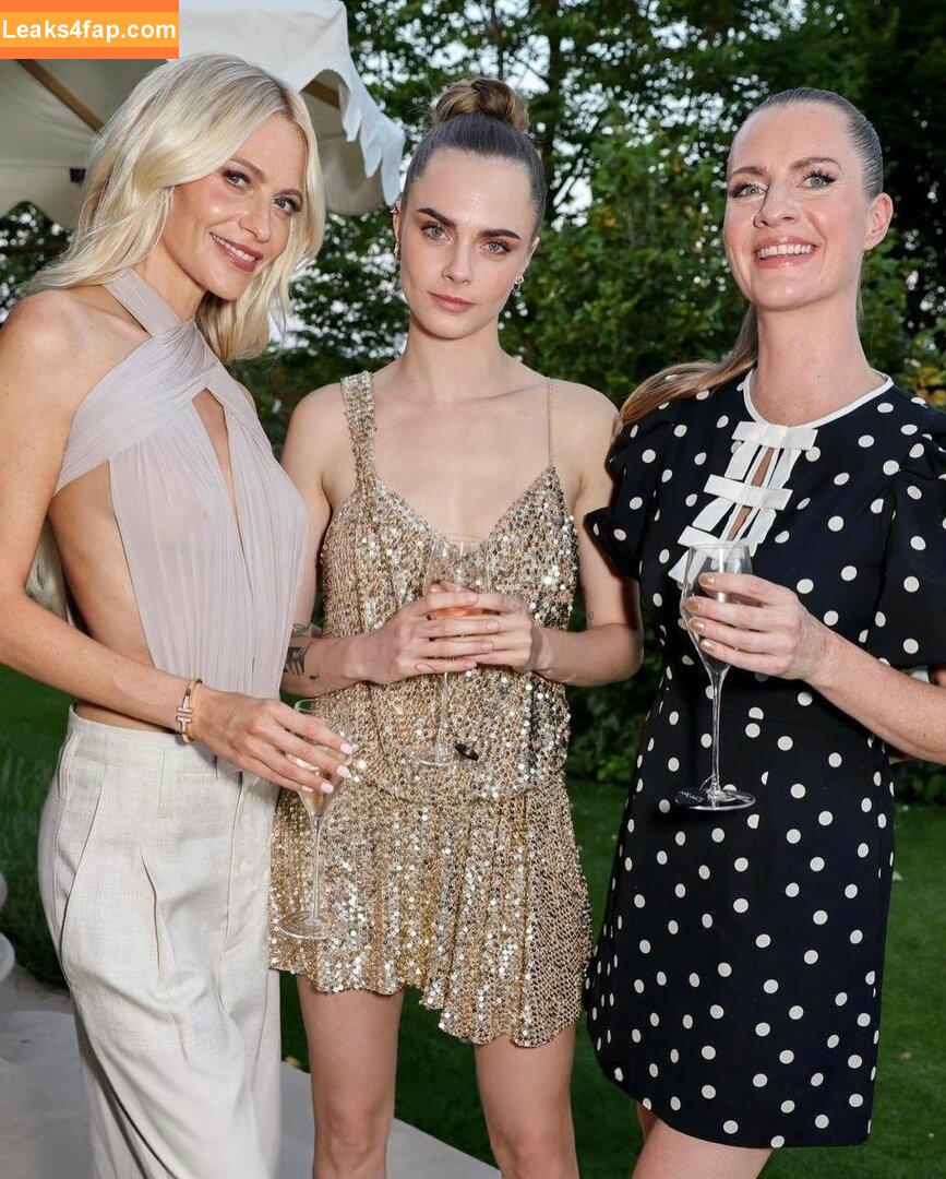 Cara Delevingne / CaraDelevingneOfficialPage / caradelevingne / https: слитое фото фото #1654