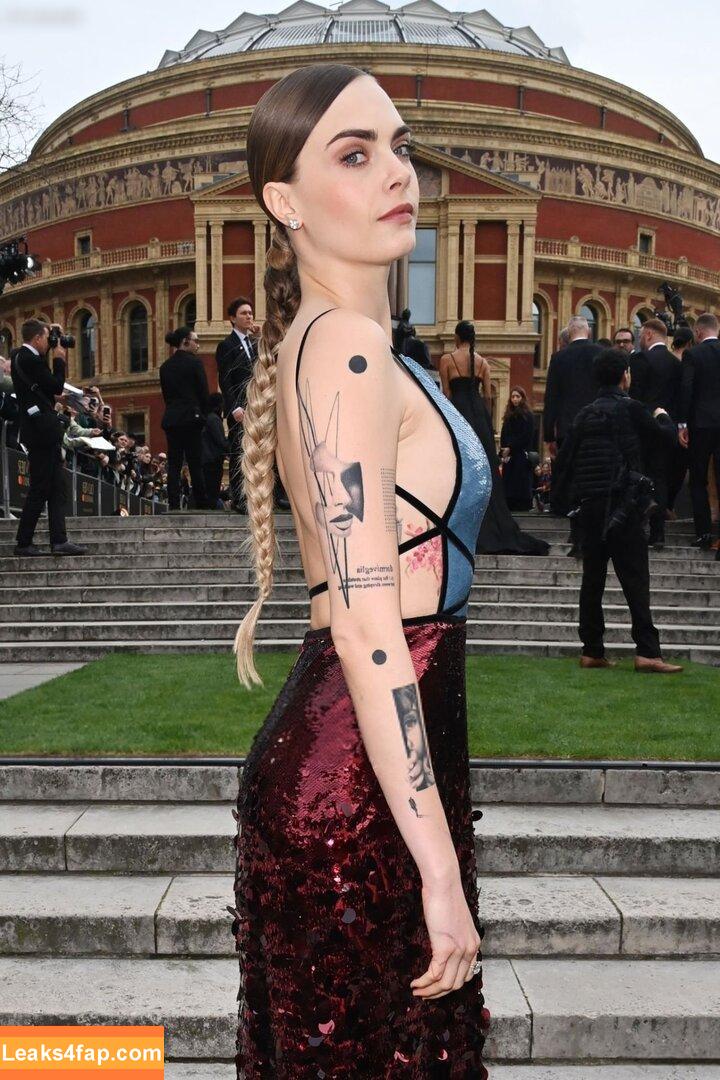Cara Delevingne / CaraDelevingneOfficialPage / caradelevingne / https: слитое фото фото #1671