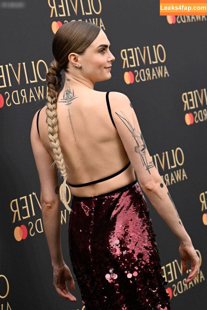 Cara Delevingne / CaraDelevingneOfficialPage / caradelevingne / https: слитое фото фото #1675