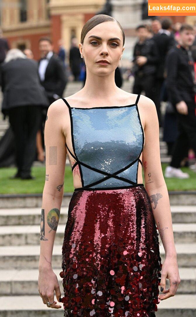 Cara Delevingne / CaraDelevingneOfficialPage / caradelevingne / https: слитое фото фото #1679