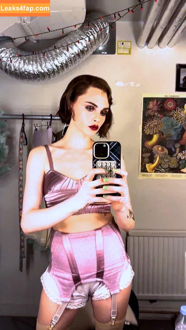 Cara Delevingne / CaraDelevingneOfficialPage / caradelevingne / https: слитое фото фото #1713