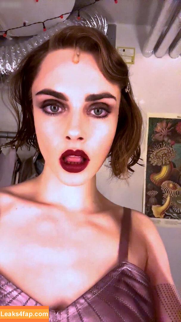 Cara Delevingne / CaraDelevingneOfficialPage / caradelevingne / https: слитое фото фото #1715