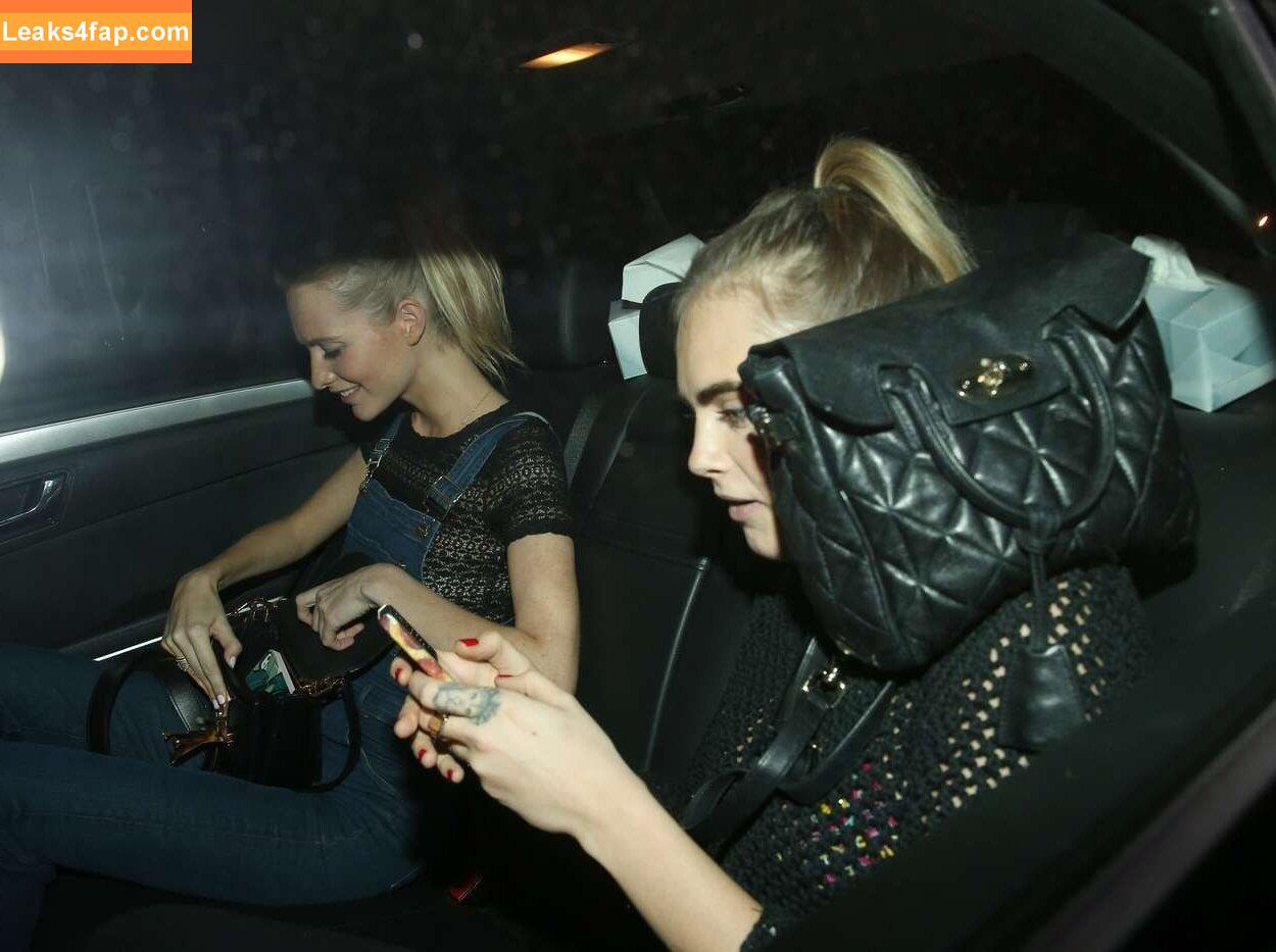 Cara Delevingne / CaraDelevingneOfficialPage / caradelevingne / https: слитое фото фото #1722