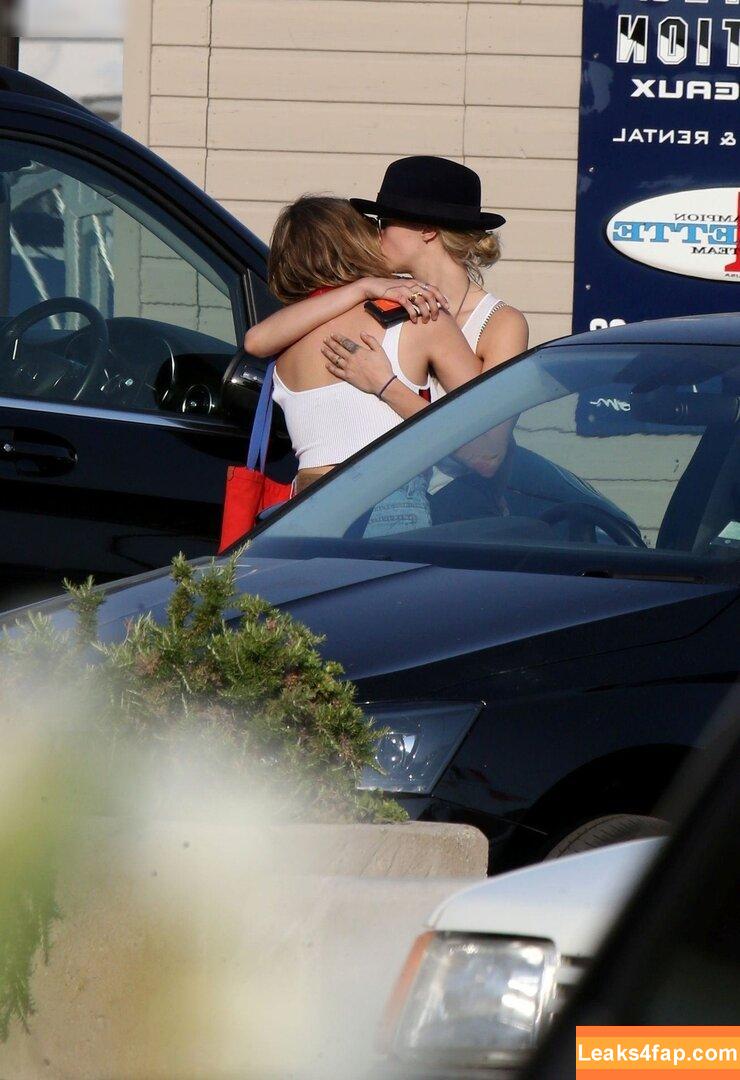 Cara Delevingne / caradelevingne leaked photo photo #2058