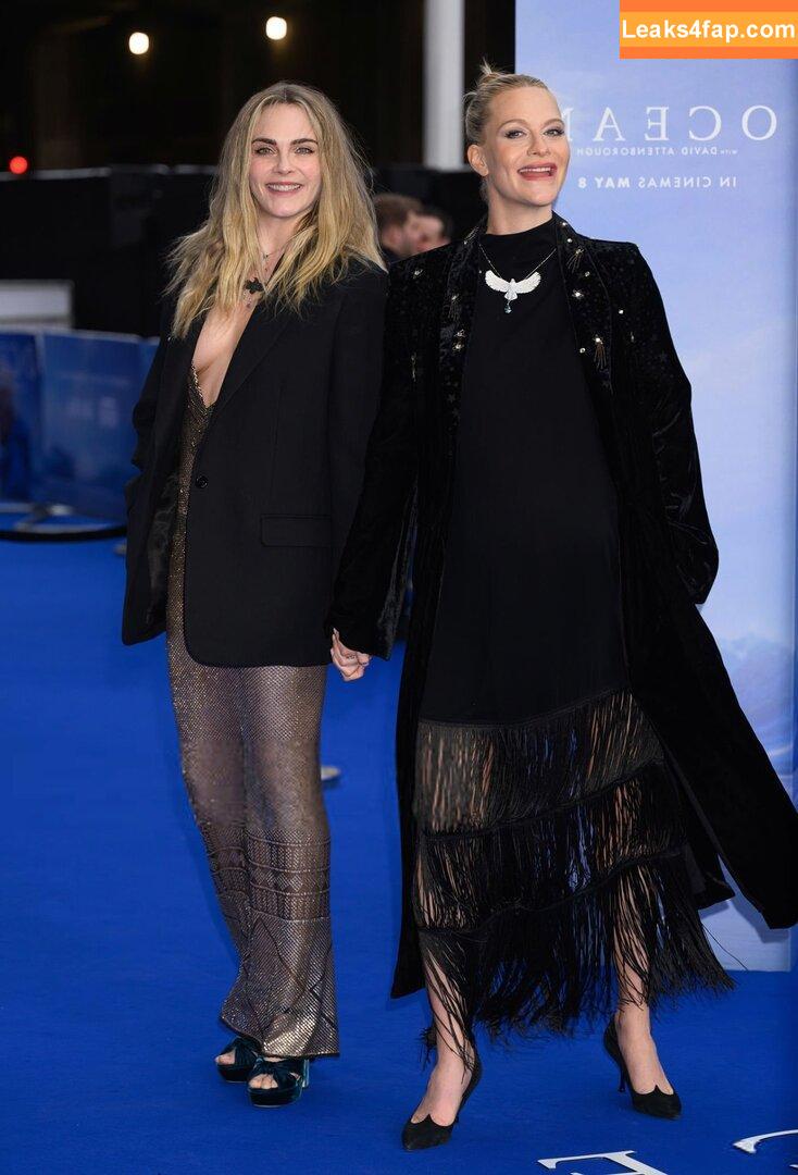 Cara Delevingne / caradelevingne leaked photo photo #2328