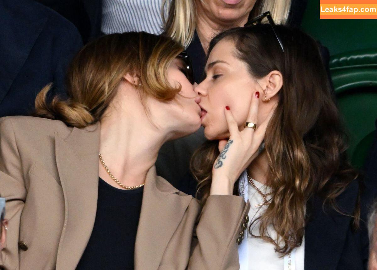 Cara Delevingne / caradelevingne leaked photo photo #2350