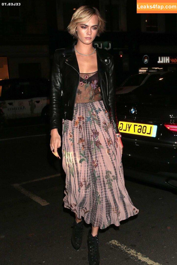 Cara Delevingne / CaraDelevingneOfficialPage / caradelevingne / https: leaked photo photo #2375