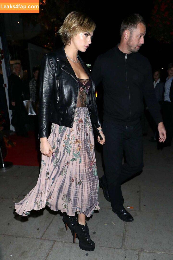 Cara Delevingne / CaraDelevingneOfficialPage / caradelevingne / https: leaked photo photo #2377
