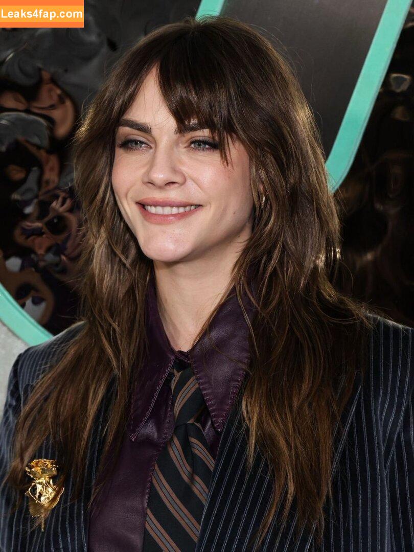 Cara Delevingne / CaraDelevingneOfficialPage / caradelevingne / https: leaked photo photo #2386