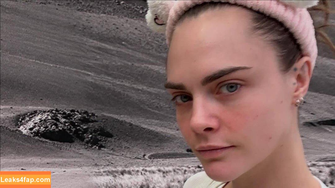 Cara Delevingne / CaraDelevingneOfficialPage / caradelevingne слитое фото фото #2399