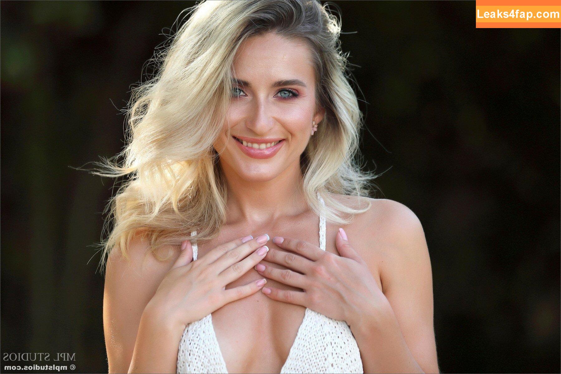 Cara Mell / im_your_supergirl / your_supergirl leaked photo photo #0230