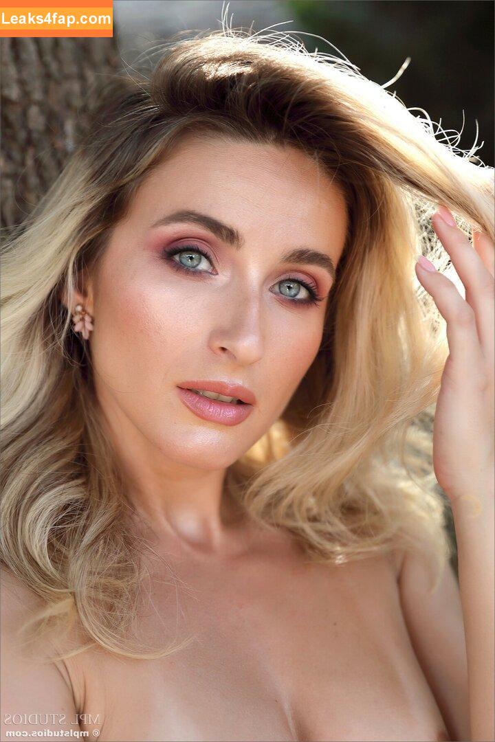Cara Mell / im_your_supergirl / your_supergirl leaked photo photo #0263