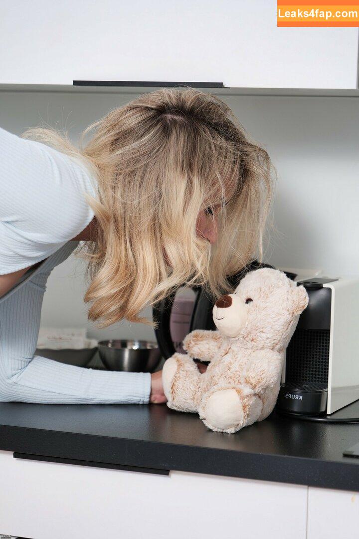 Cara Mell / im_your_supergirl / your_supergirl leaked photo photo #0334