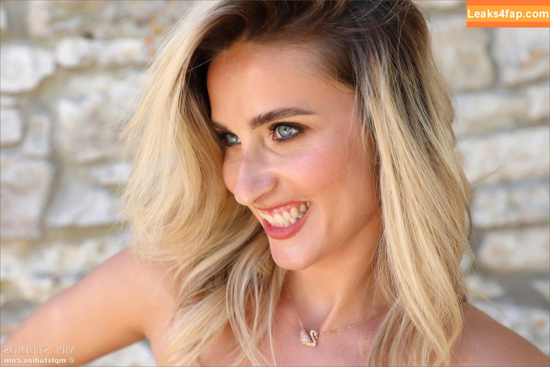 Cara Mell / im_your_supergirl / your_supergirl leaked photo photo #0388