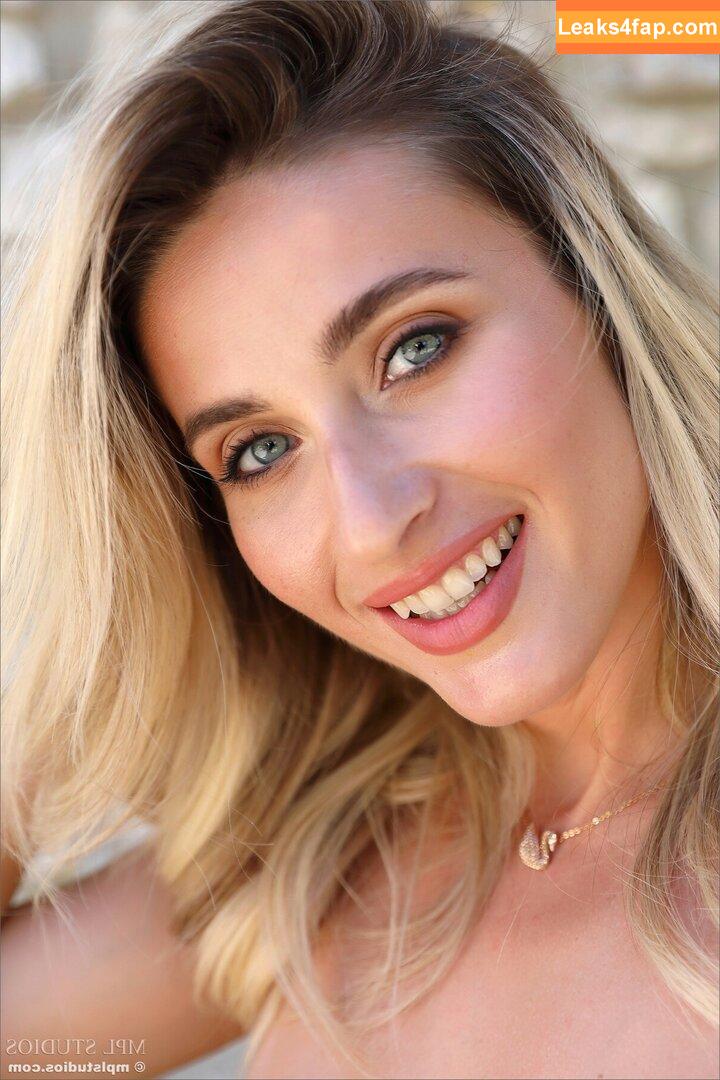 Cara Mell / im_your_supergirl / your_supergirl leaked photo photo #0389