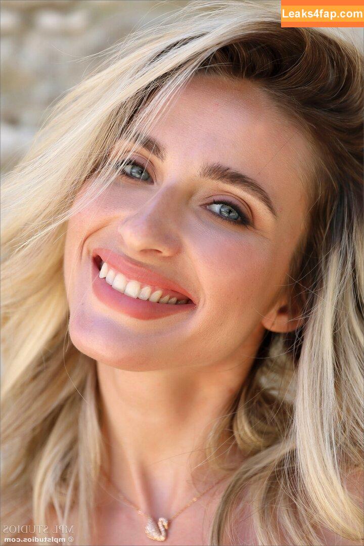 Cara Mell / im_your_supergirl / your_supergirl leaked photo photo #0390